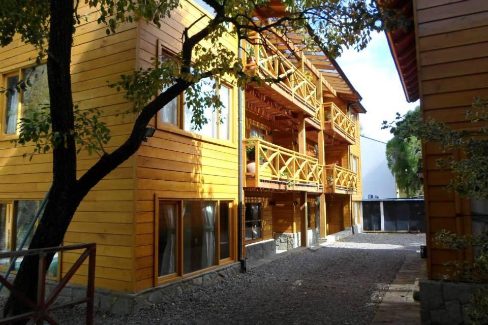 Apart Hotel Robles Del Sur San Martín de los Andes Екстериор снимка