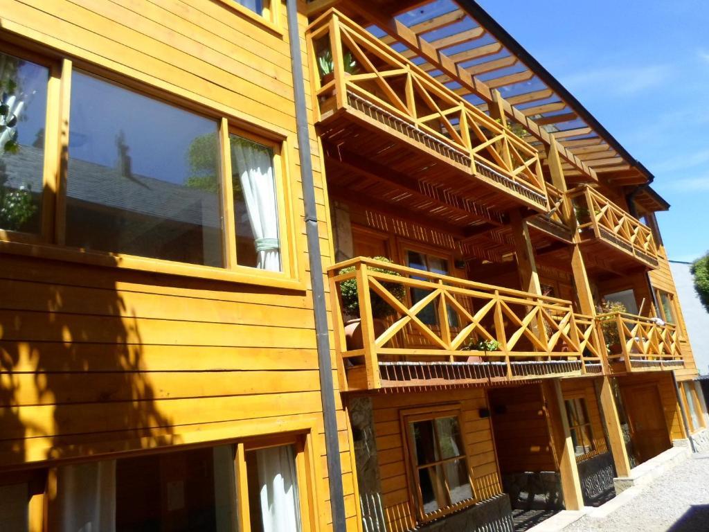Apart Hotel Robles Del Sur San Martín de los Andes Екстериор снимка