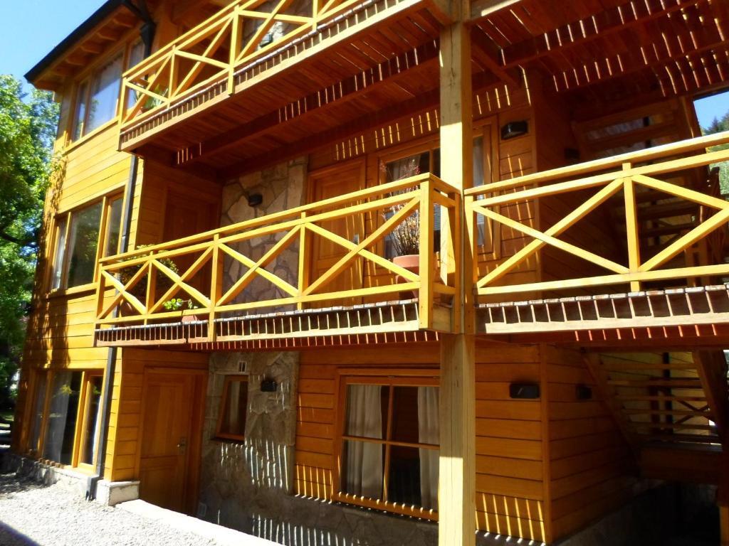 Apart Hotel Robles Del Sur San Martín de los Andes Екстериор снимка